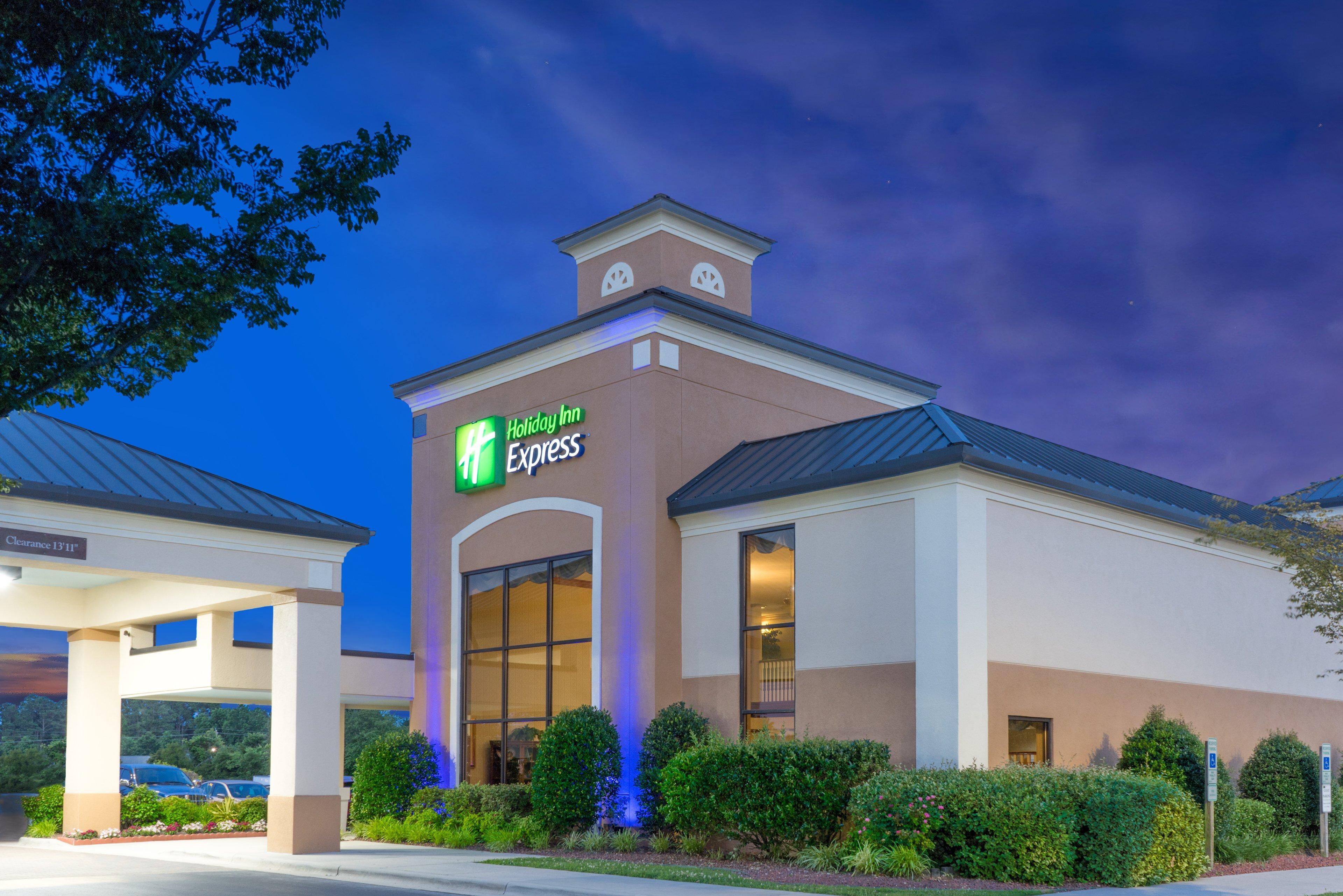 Clarion Pointe New Bern Hotel Exterior photo