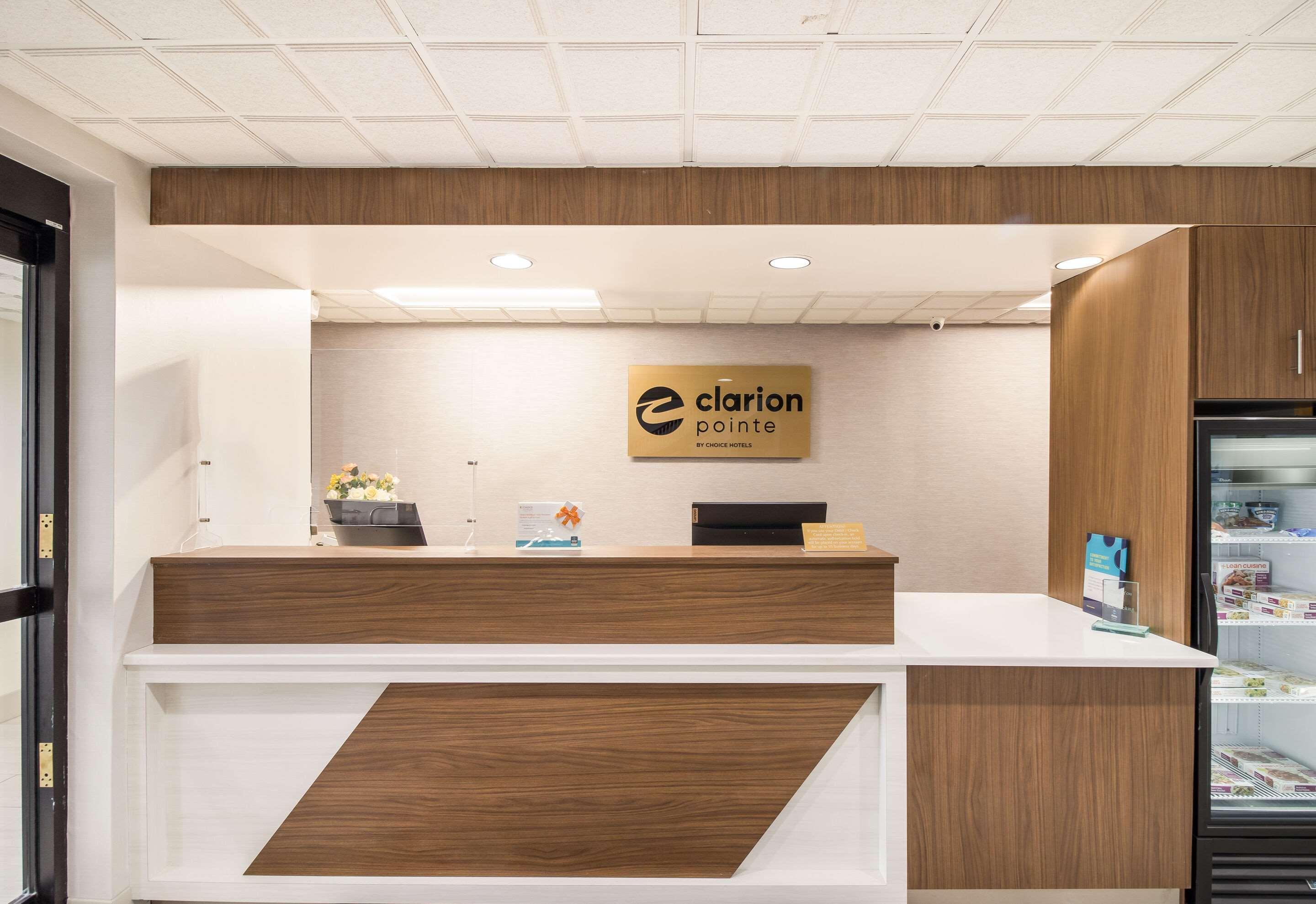 Clarion Pointe New Bern Hotel Exterior photo